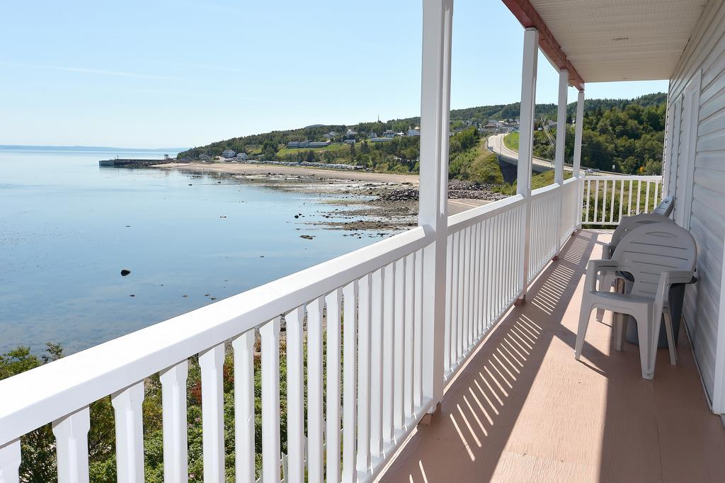 Motel Et Chalets Bo-Fleuve Evangeline Saint-Siméon Exteriör bild