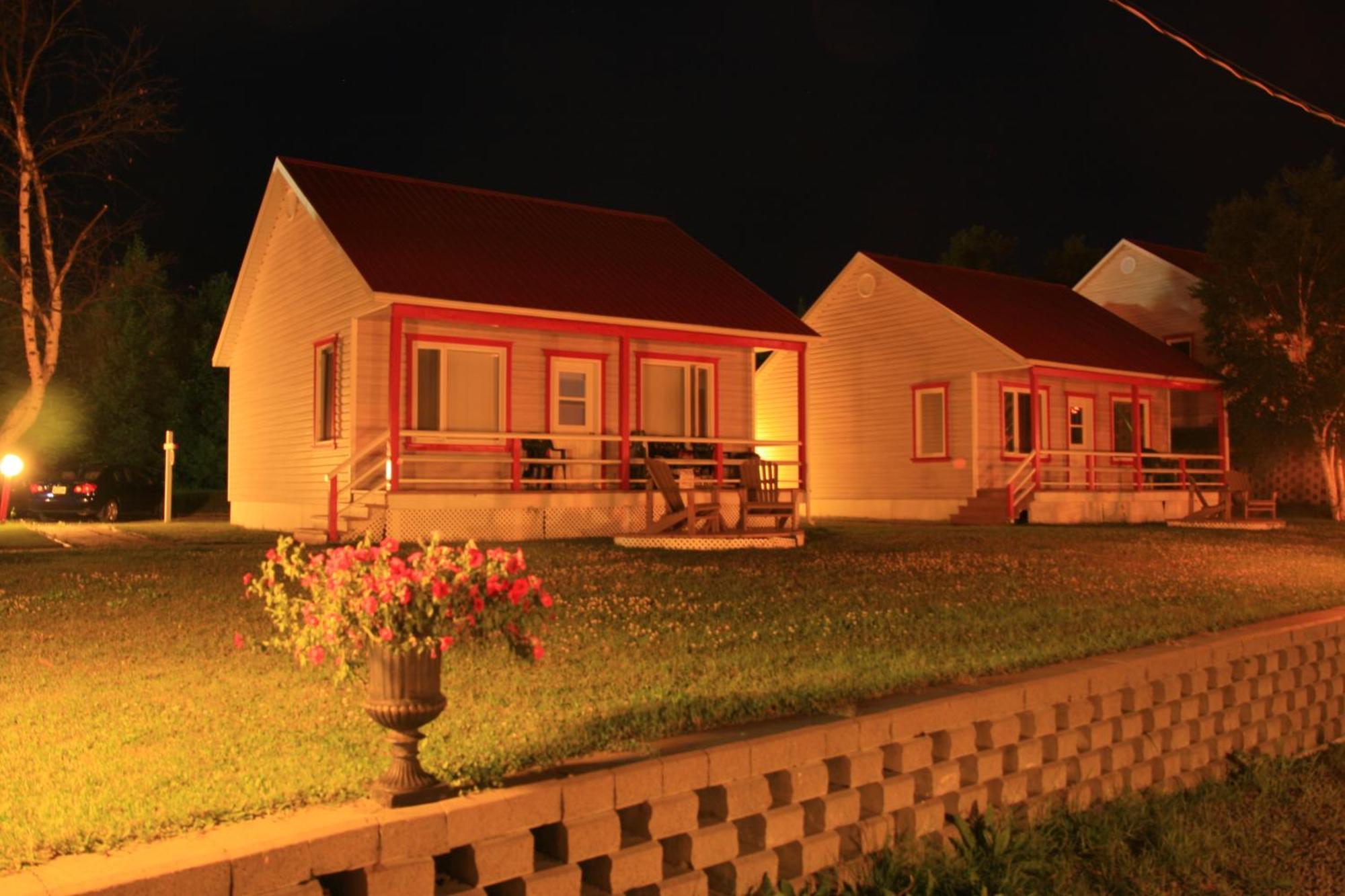 Motel Et Chalets Bo-Fleuve Evangeline Saint-Siméon Rum bild