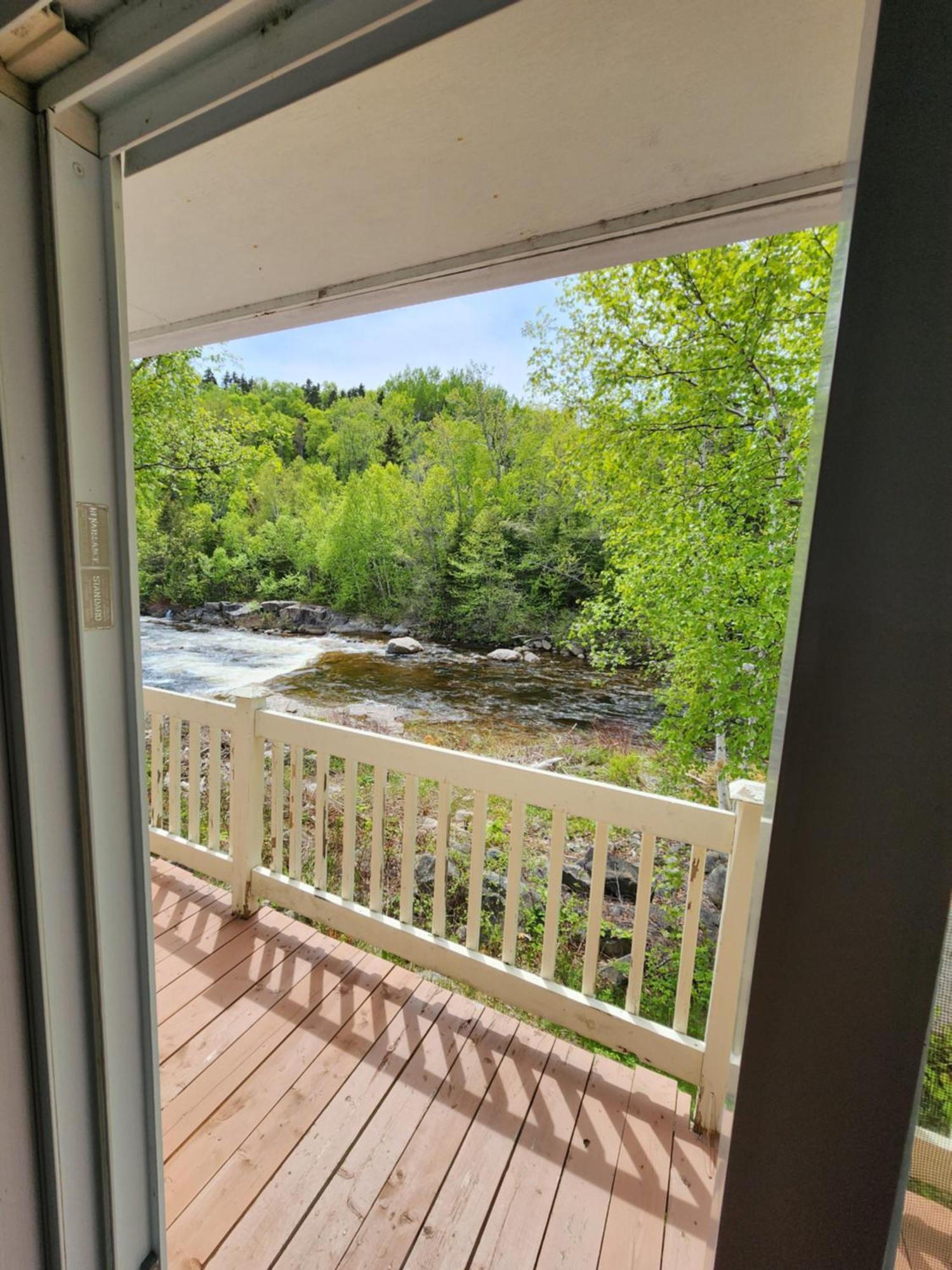 Motel Et Chalets Bo-Fleuve Evangeline Saint-Siméon Exteriör bild