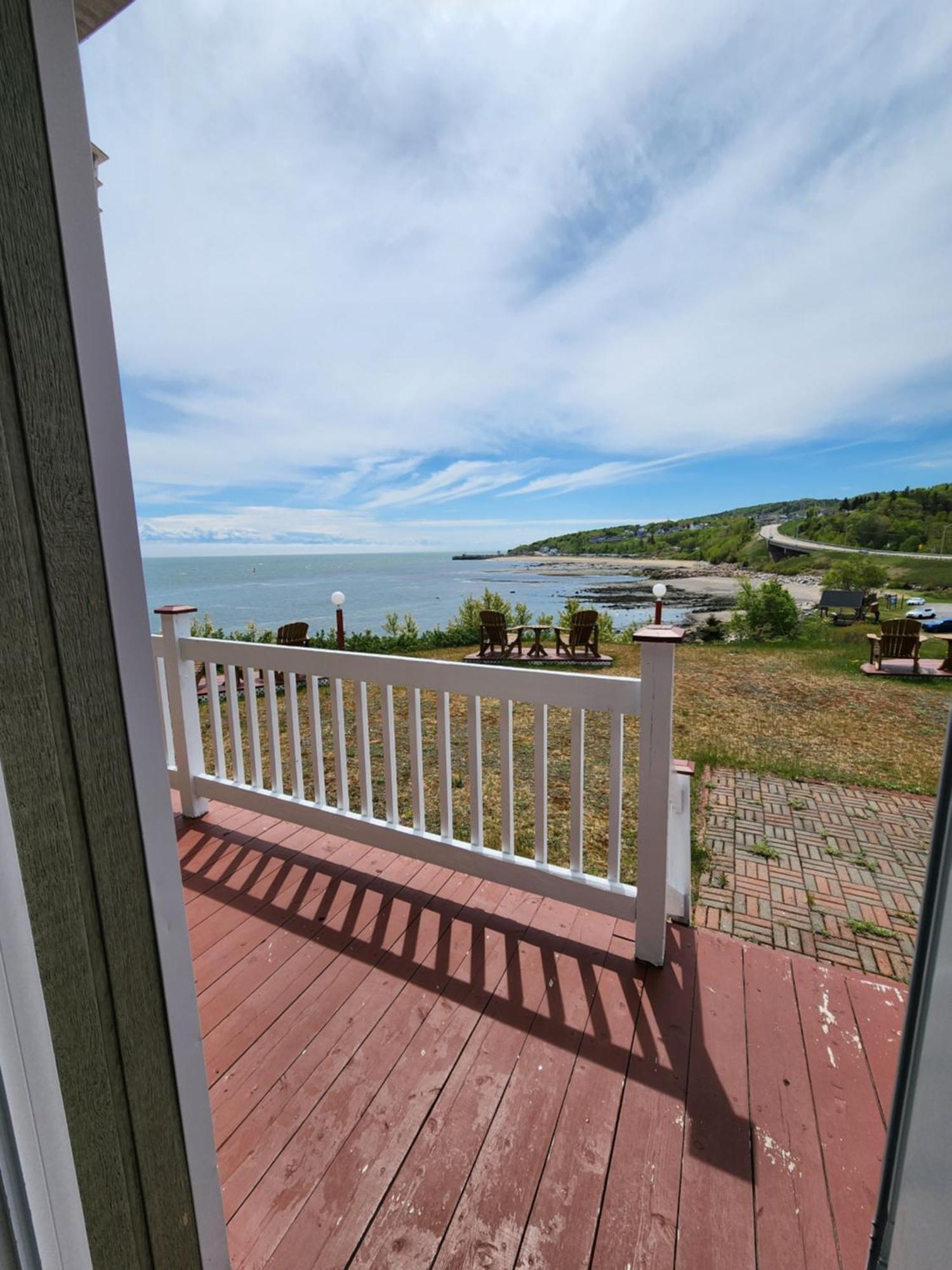 Motel Et Chalets Bo-Fleuve Evangeline Saint-Siméon Exteriör bild