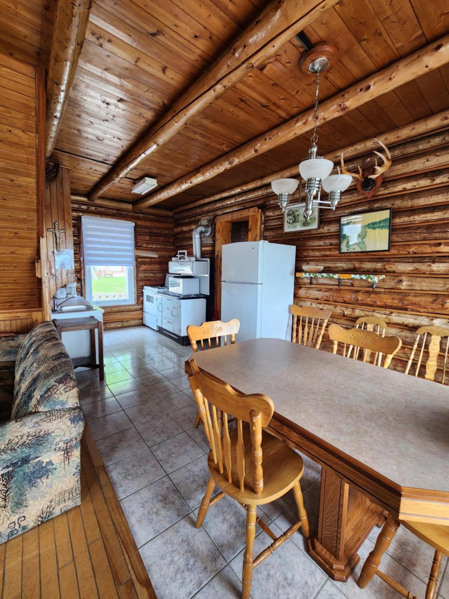 Motel Et Chalets Bo-Fleuve Evangeline Saint-Siméon Exteriör bild