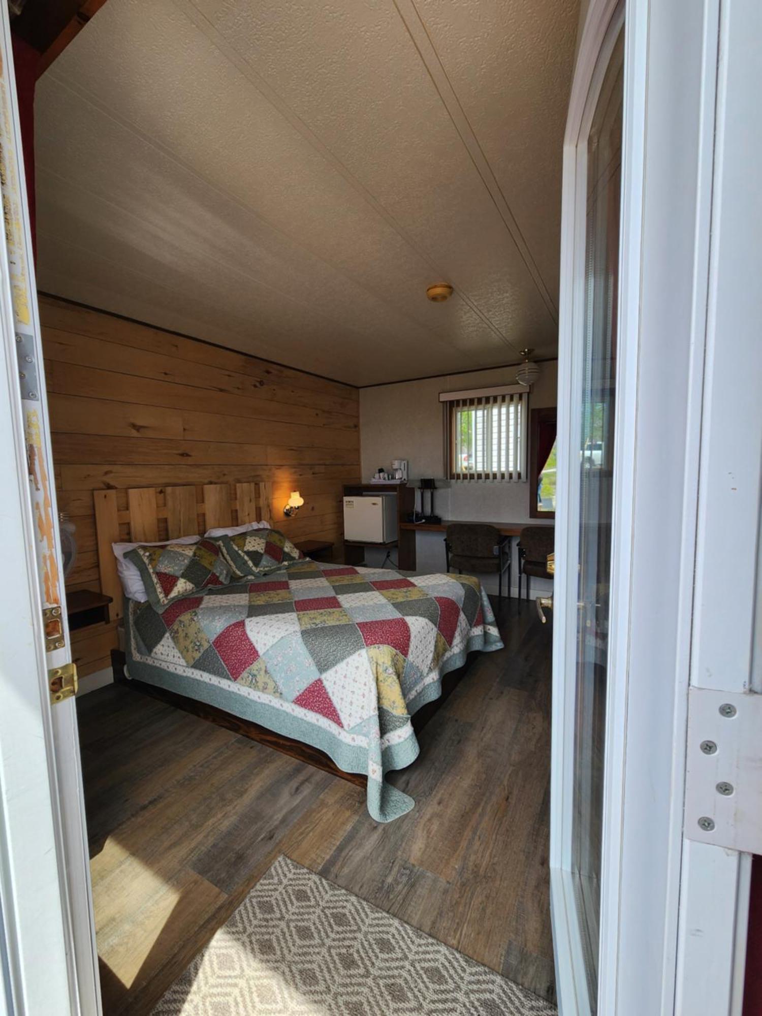 Motel Et Chalets Bo-Fleuve Evangeline Saint-Siméon Exteriör bild