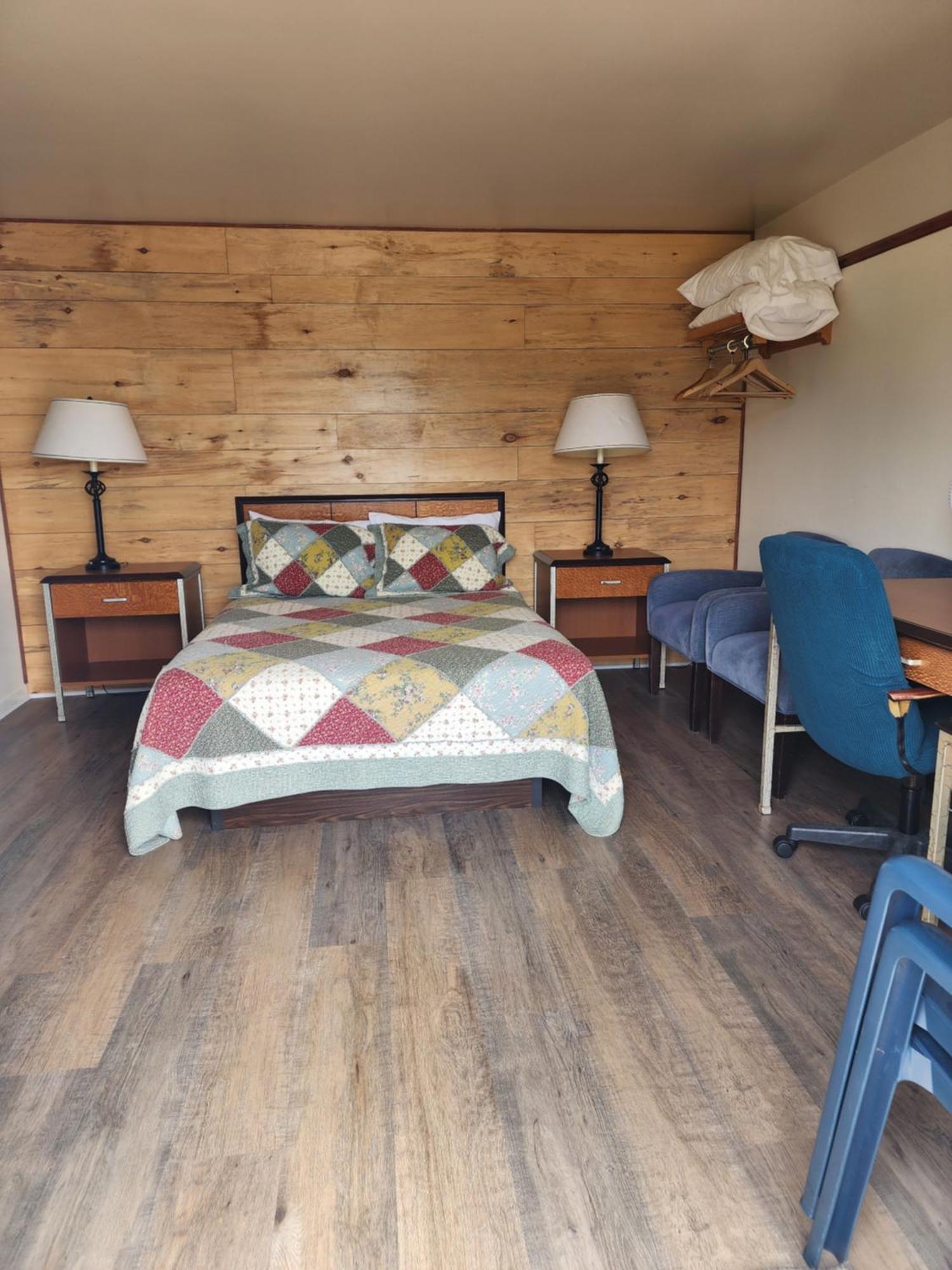 Motel Et Chalets Bo-Fleuve Evangeline Saint-Siméon Exteriör bild