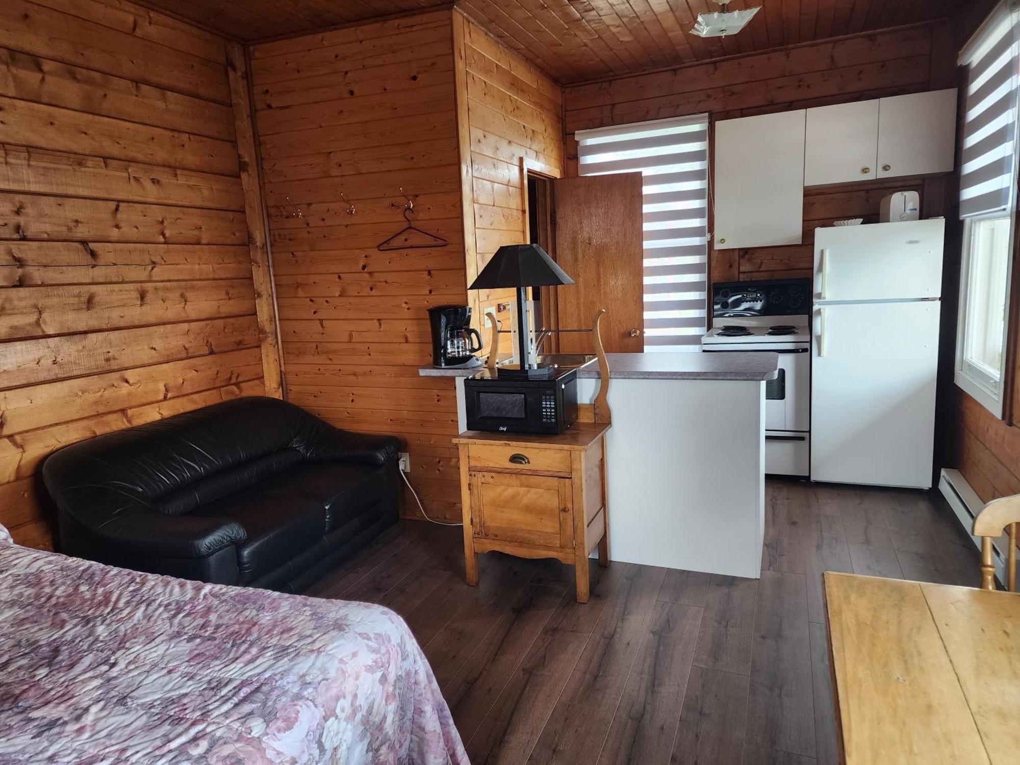 Motel Et Chalets Bo-Fleuve Evangeline Saint-Siméon Exteriör bild