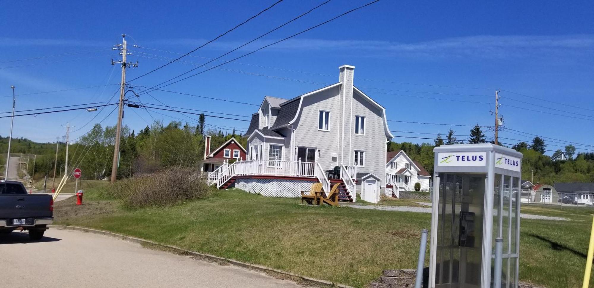 Motel Et Chalets Bo-Fleuve Evangeline Saint-Siméon Exteriör bild