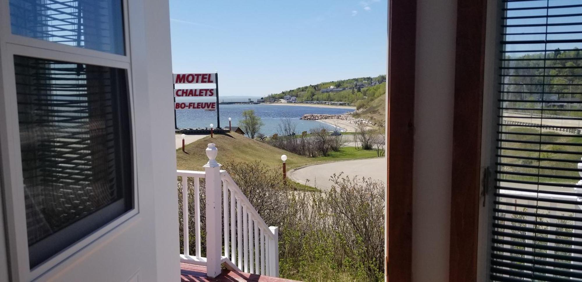 Motel Et Chalets Bo-Fleuve Evangeline Saint-Siméon Exteriör bild
